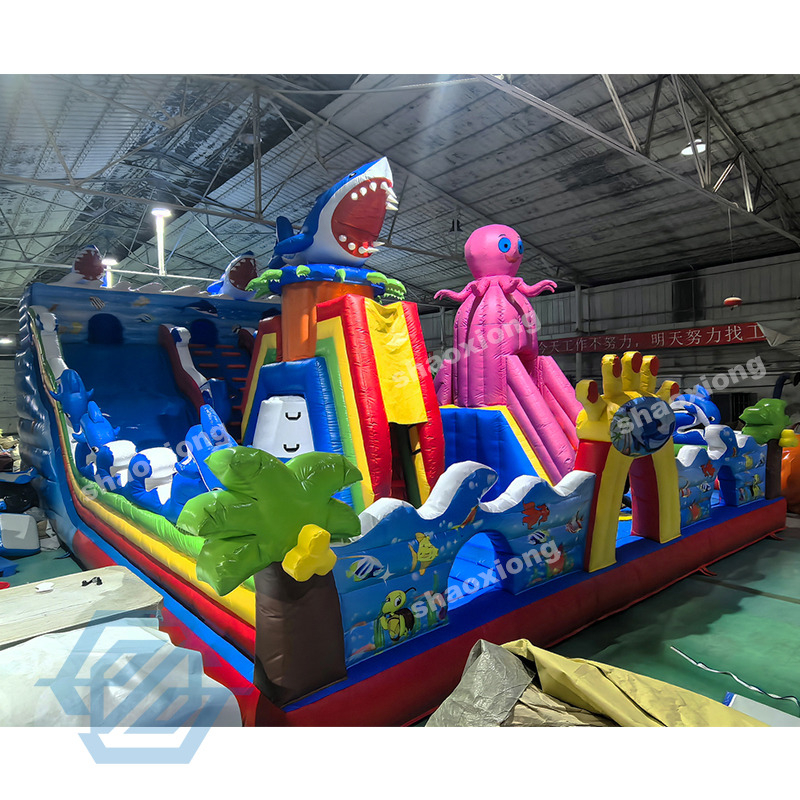  Parco giochi gonfiabile per parco tematico oceanico con scivolo da arrampicata