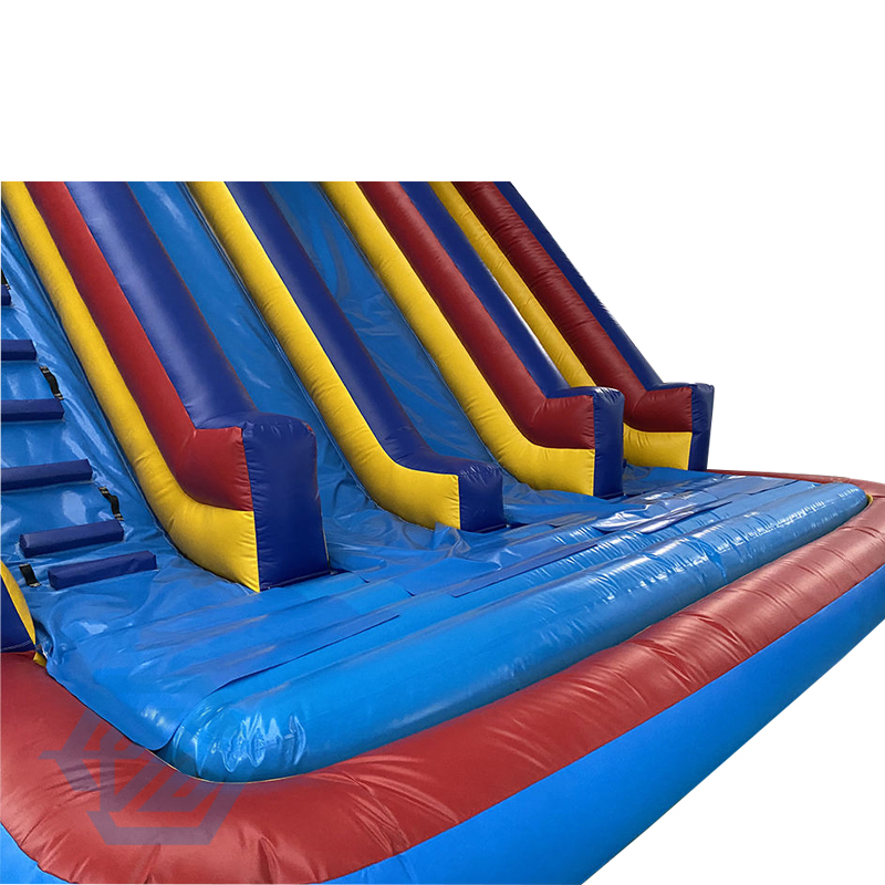 Scivolo gonfiabile a doppia corsia con piscina per bambini