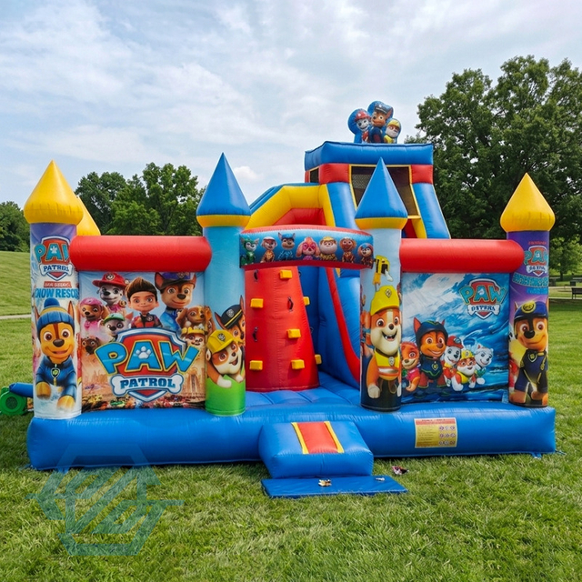 Diapositiva inflable comercial de la casa de la despedida de la patrulla combinada con el ventilador